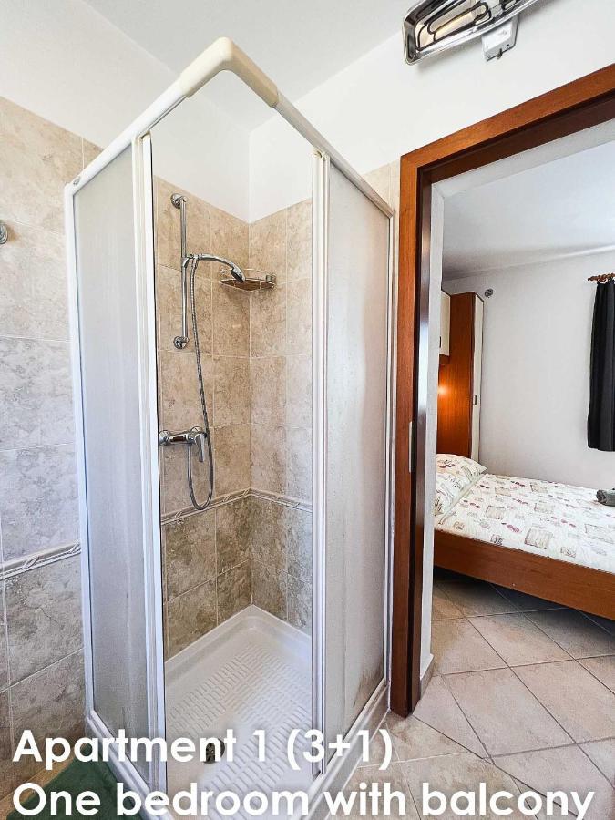 Sunshine Apartments Funtana With Balcony And Sea View ภายนอก รูปภาพ