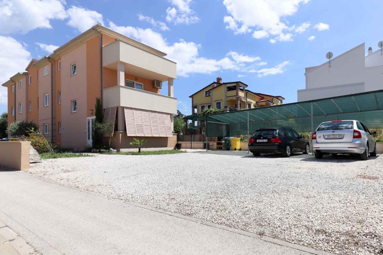 Sunshine Apartments Funtana With Balcony And Sea View ภายนอก รูปภาพ