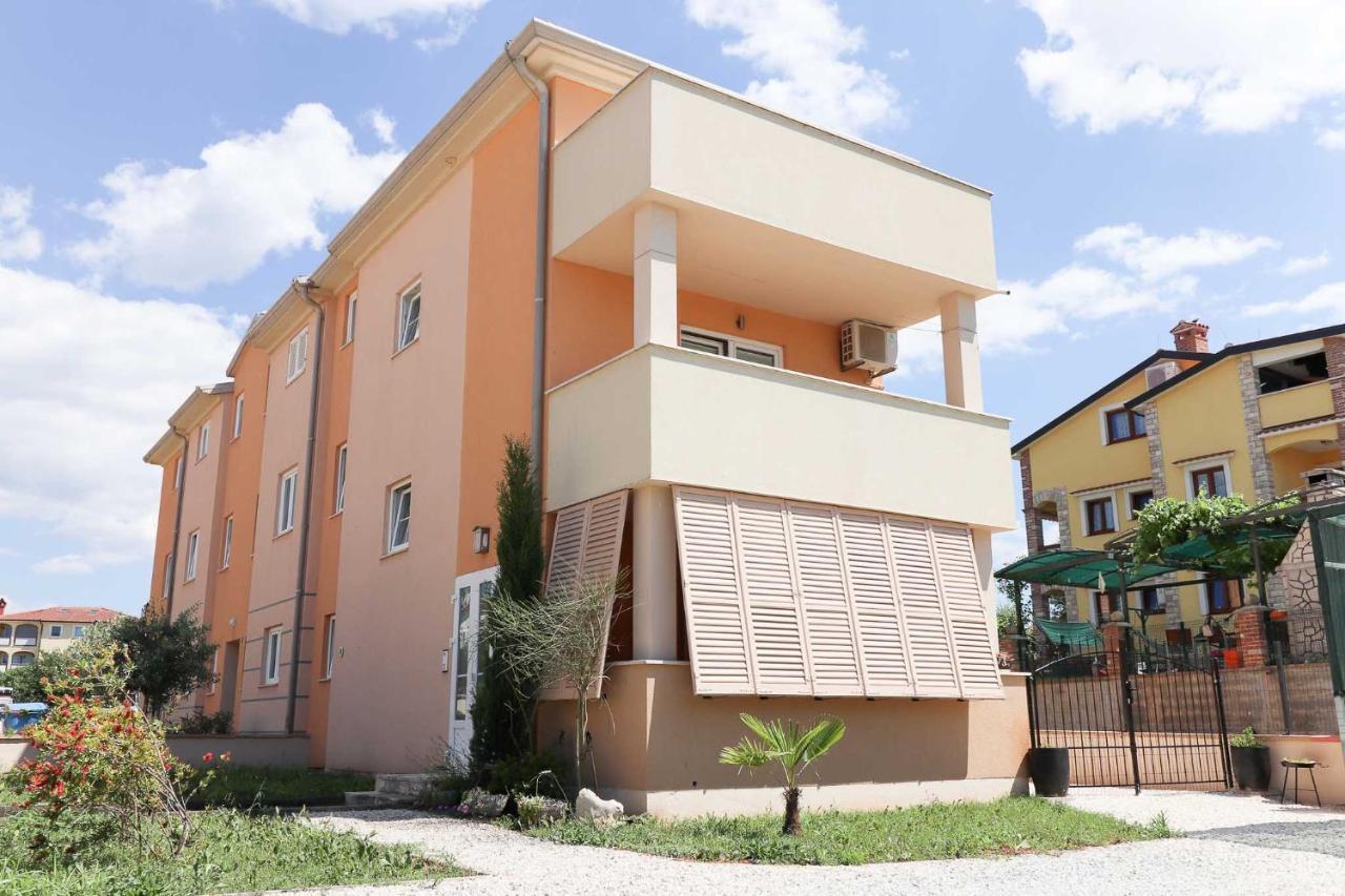 Sunshine Apartments Funtana With Balcony And Sea View ภายนอก รูปภาพ