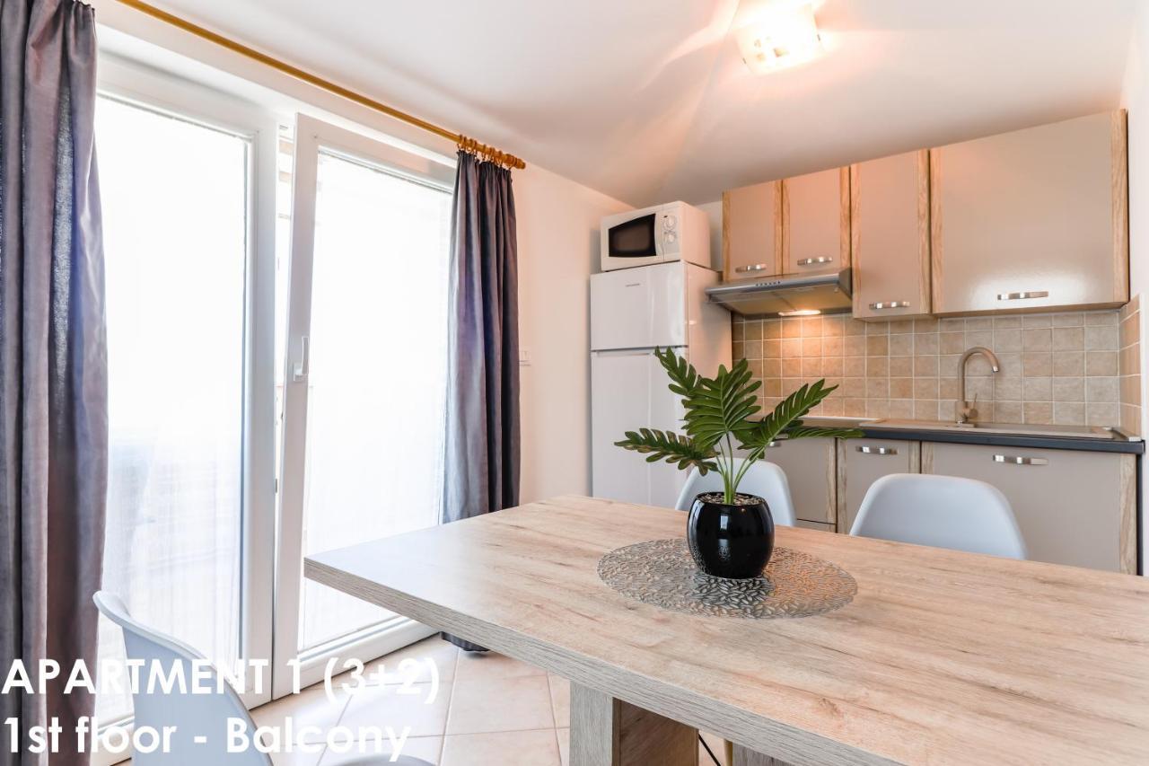 Sunshine Apartments Funtana With Balcony And Sea View ภายนอก รูปภาพ