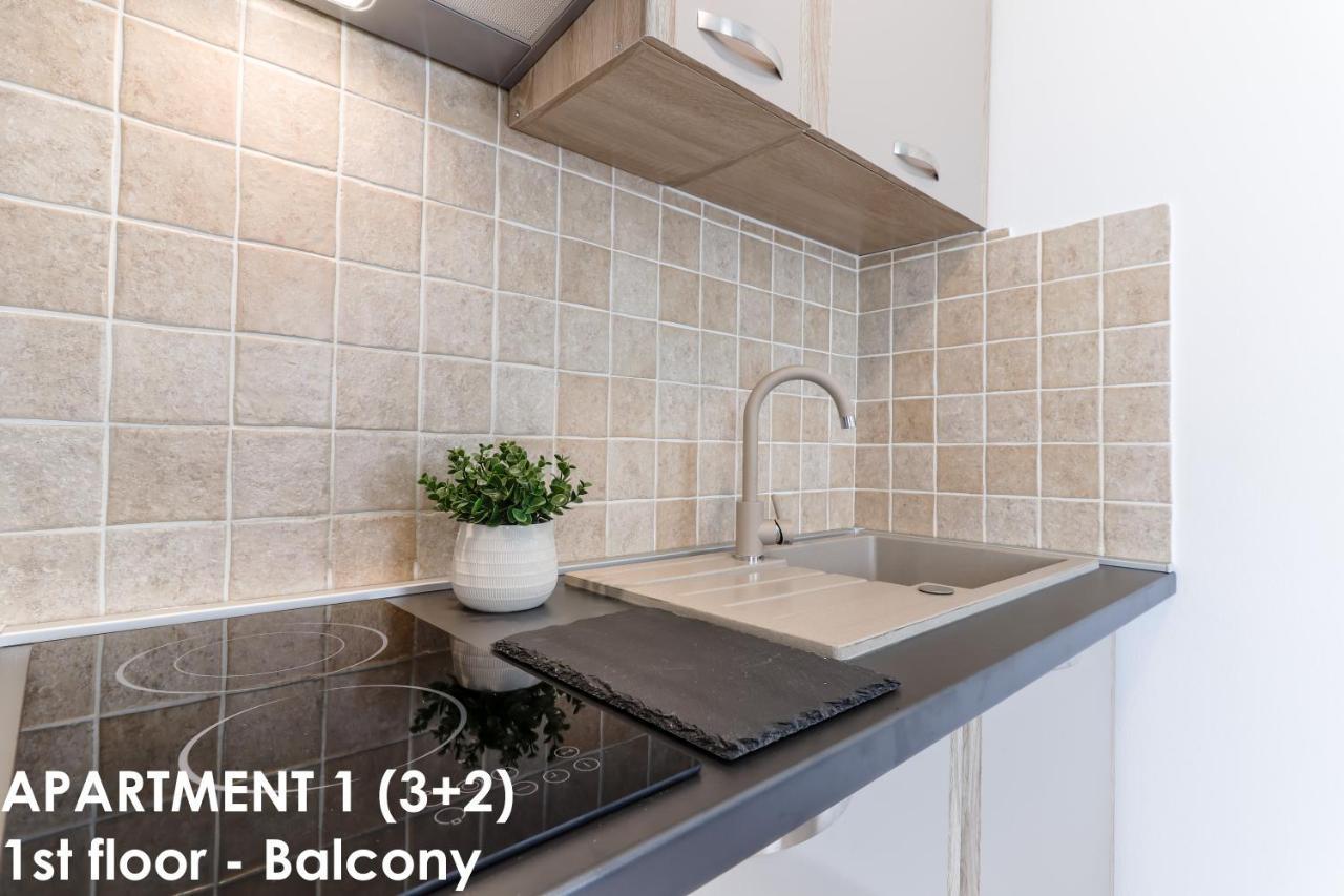 Sunshine Apartments Funtana With Balcony And Sea View ภายนอก รูปภาพ