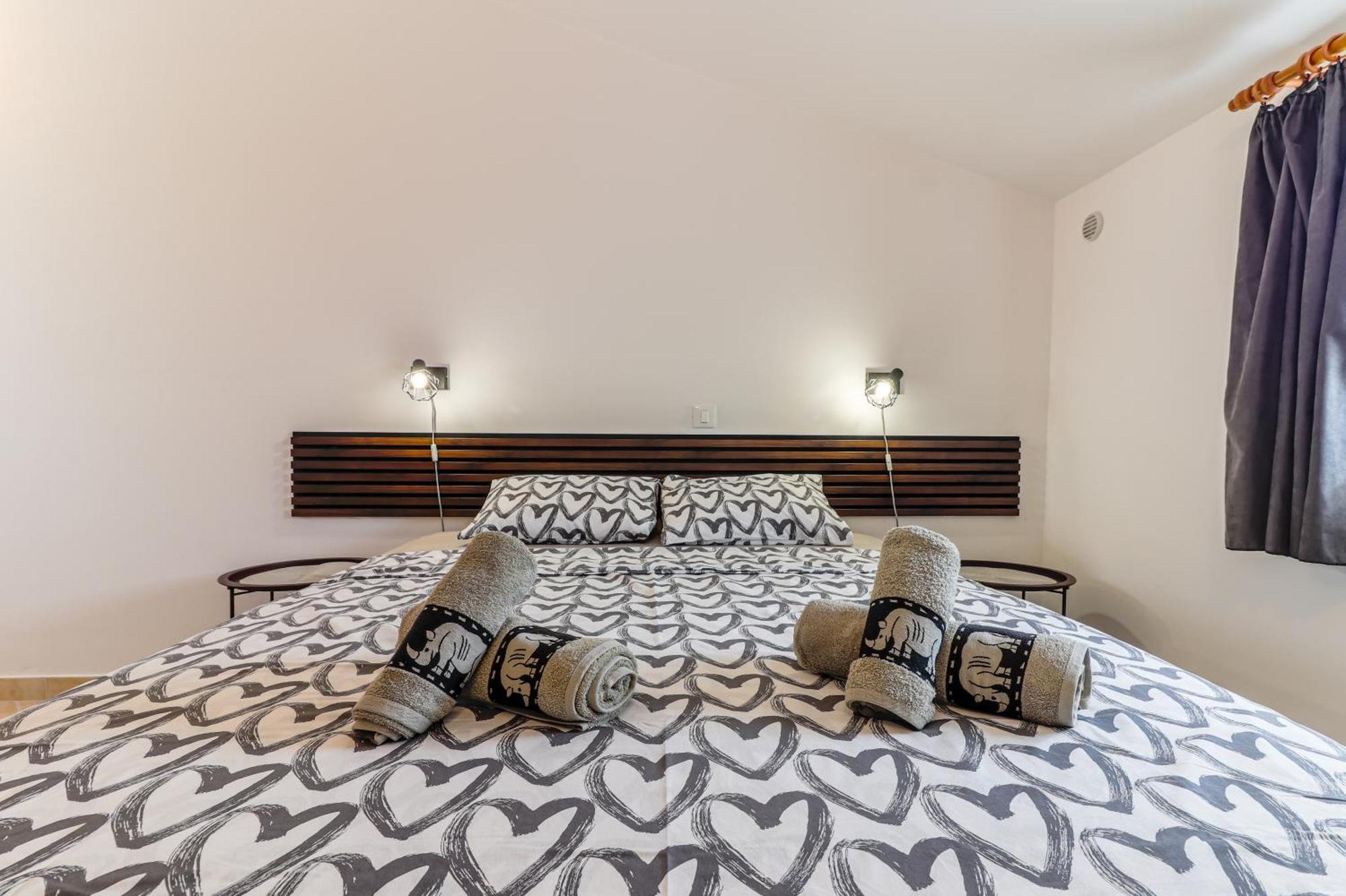Sunshine Apartments Funtana With Balcony And Sea View ภายนอก รูปภาพ