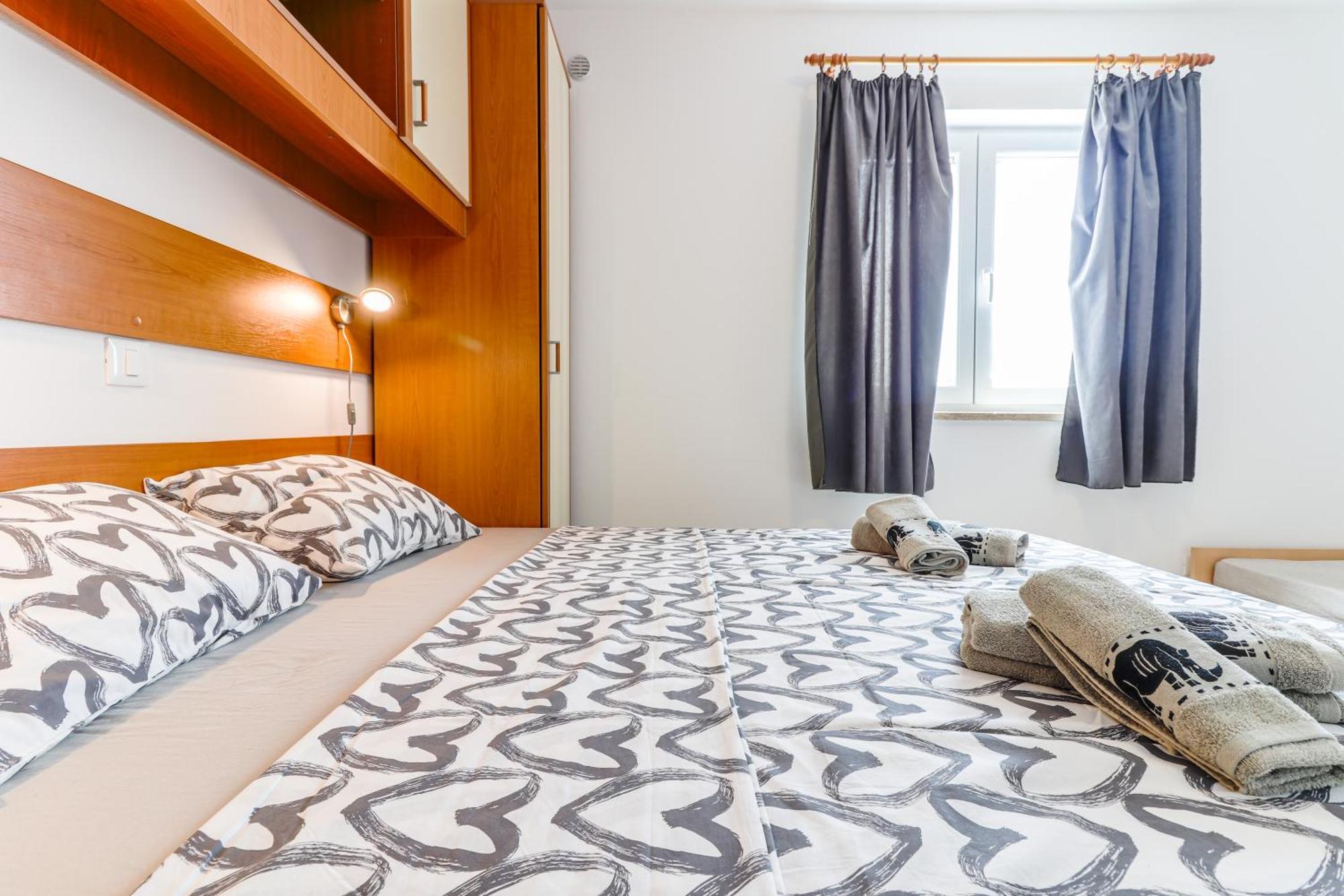 Sunshine Apartments Funtana With Balcony And Sea View ภายนอก รูปภาพ