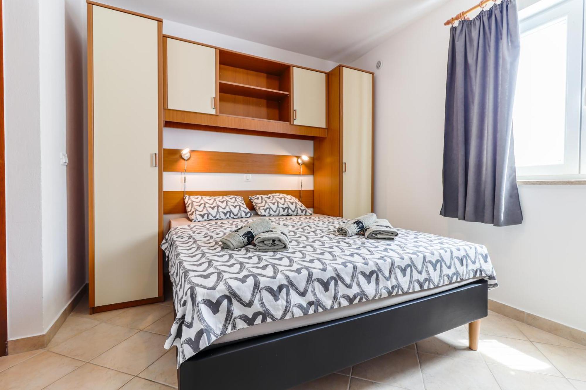 Sunshine Apartments Funtana With Balcony And Sea View ภายนอก รูปภาพ