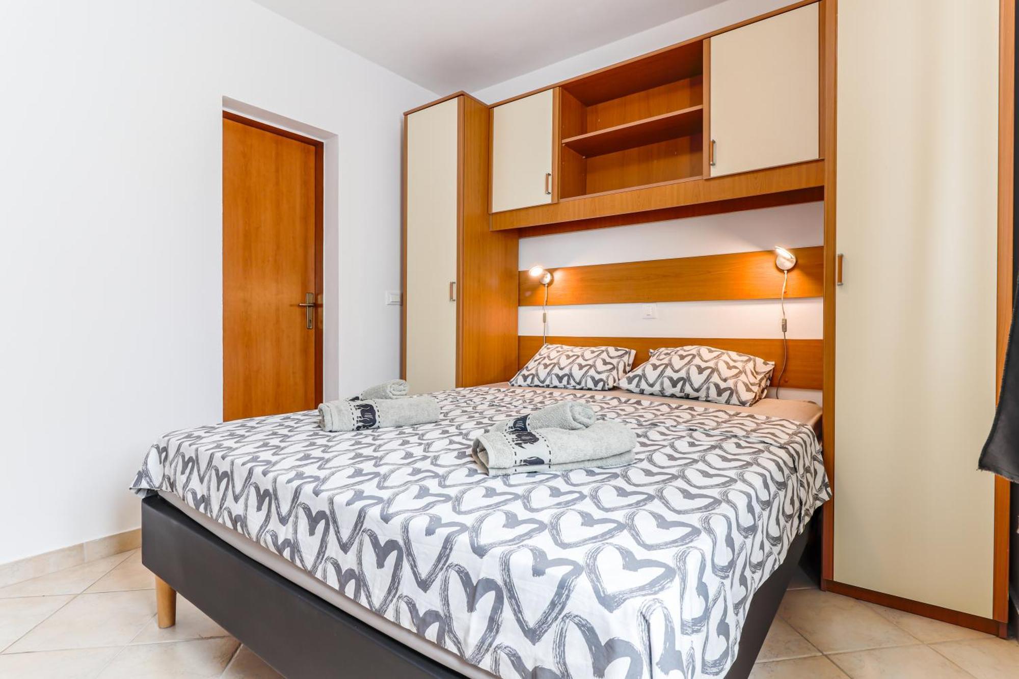 Sunshine Apartments Funtana With Balcony And Sea View ภายนอก รูปภาพ